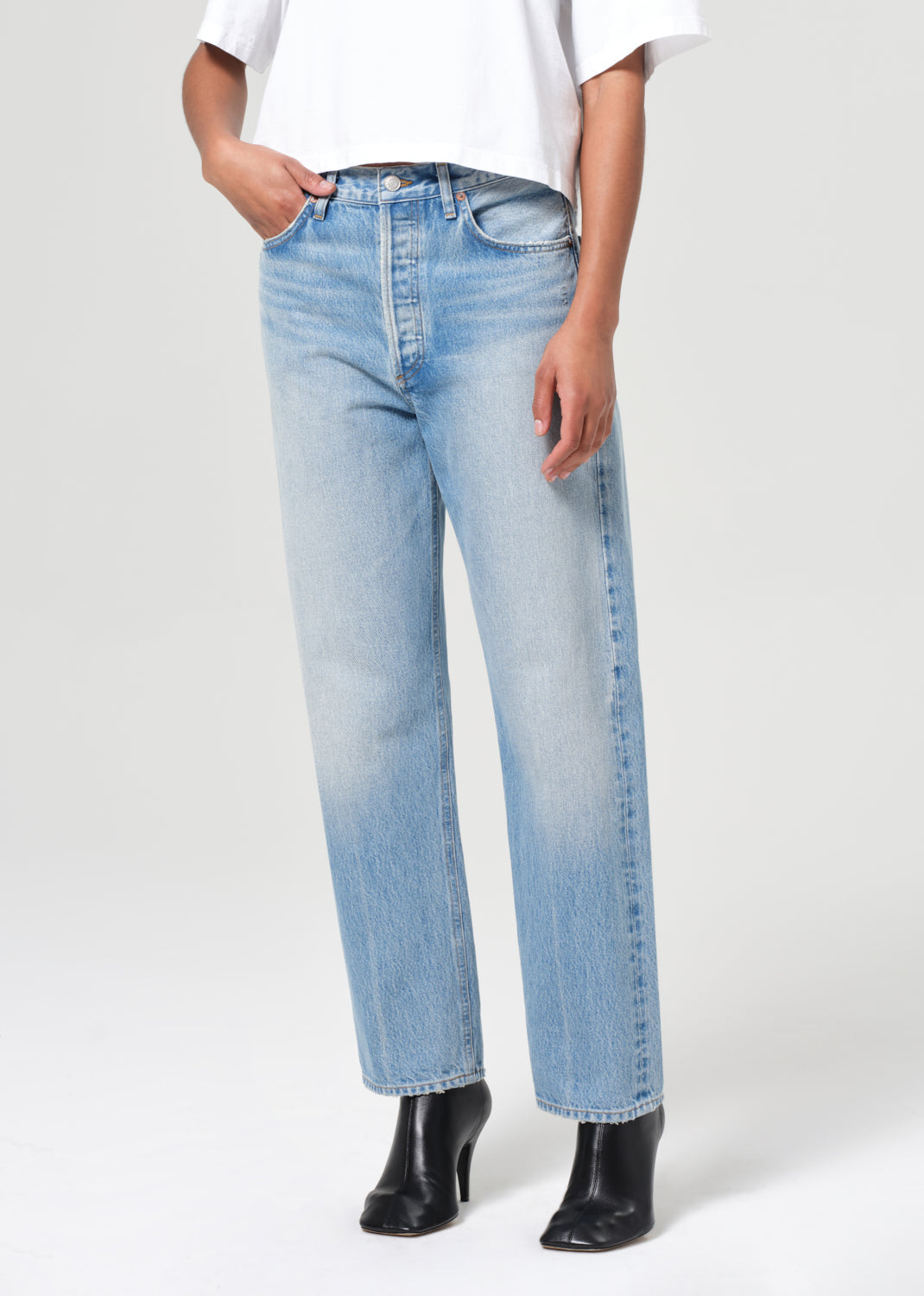 90's Mid Rise Straight in Vault