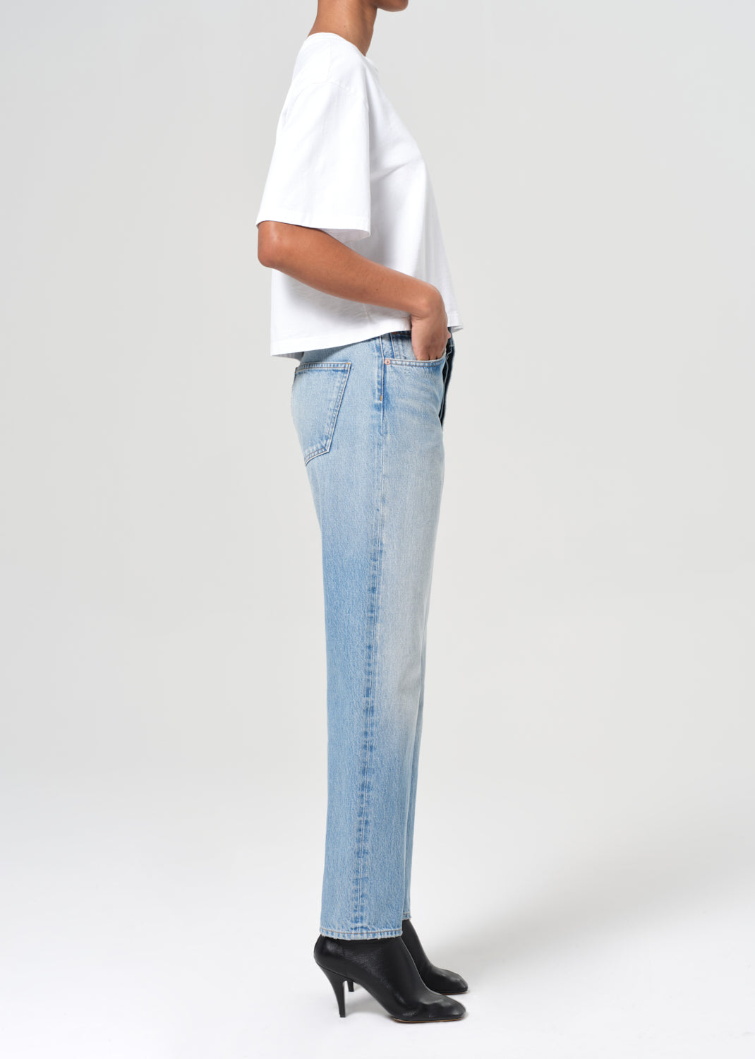 90's Mid Rise Straight in Vault
