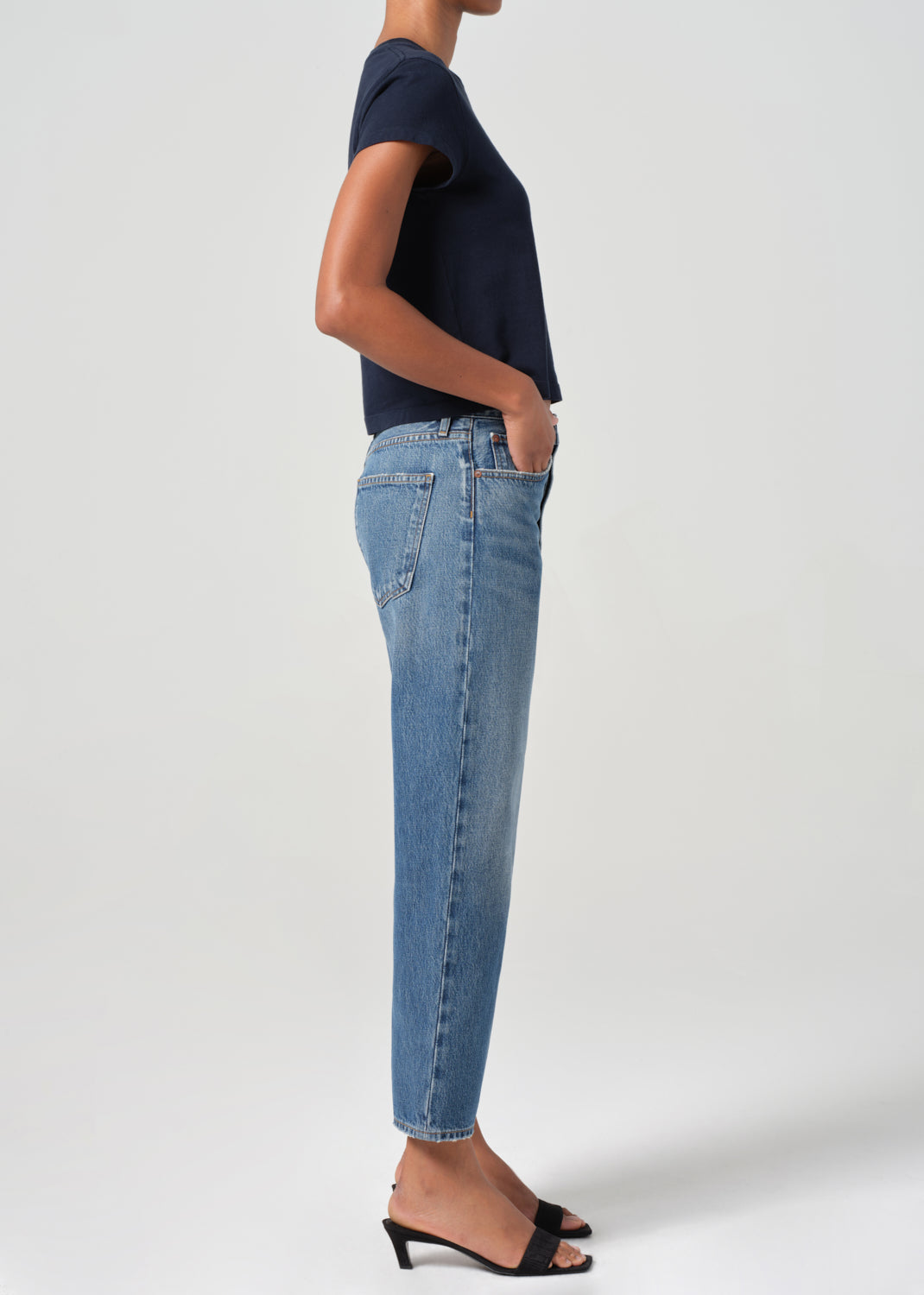 90's Crop Mid Rise Straight in Essence
