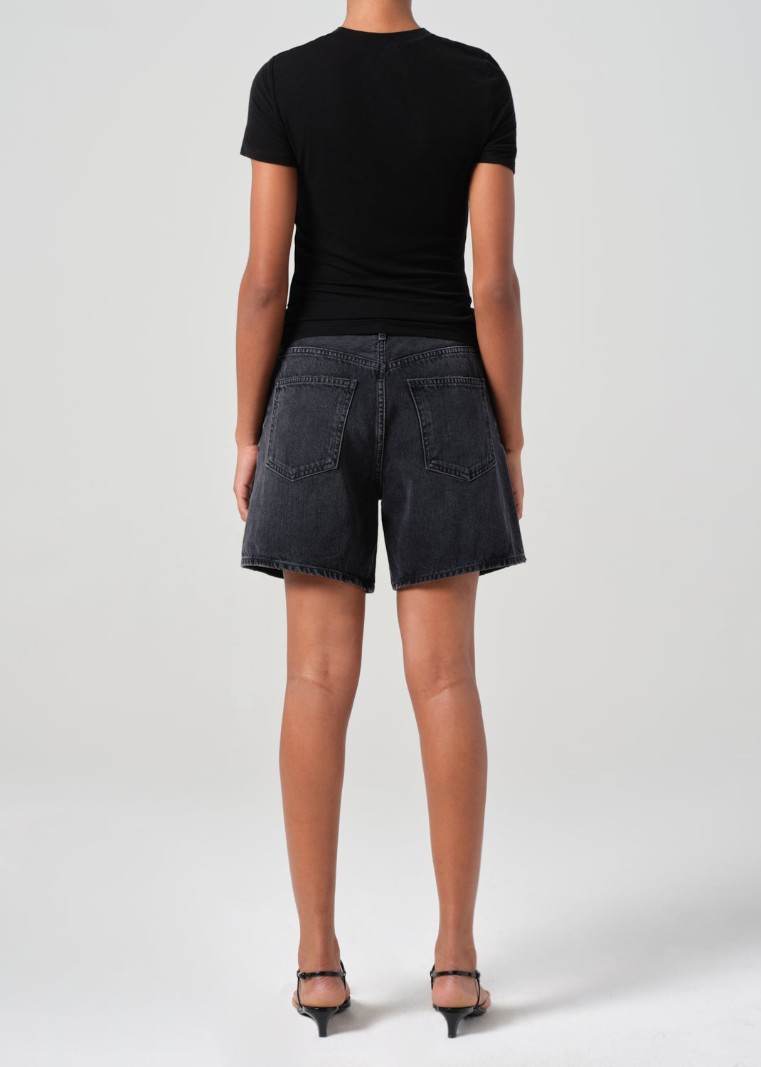 Dame Short in Hitch