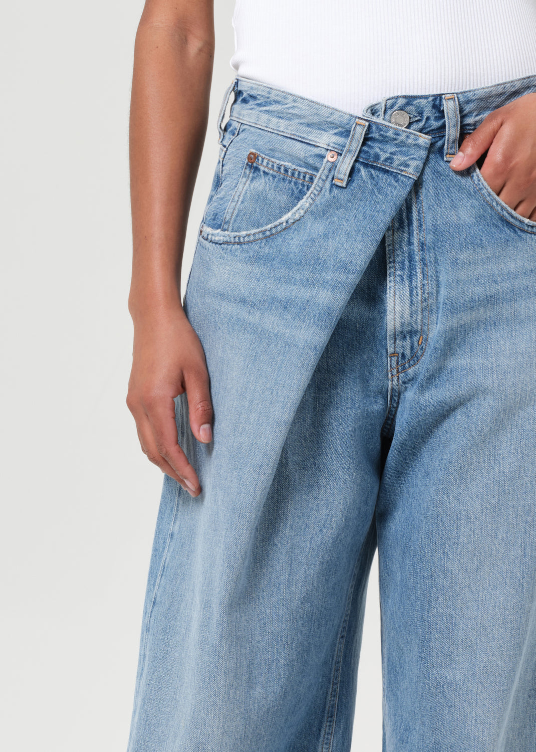 Vana Fold Jean in Mantra
