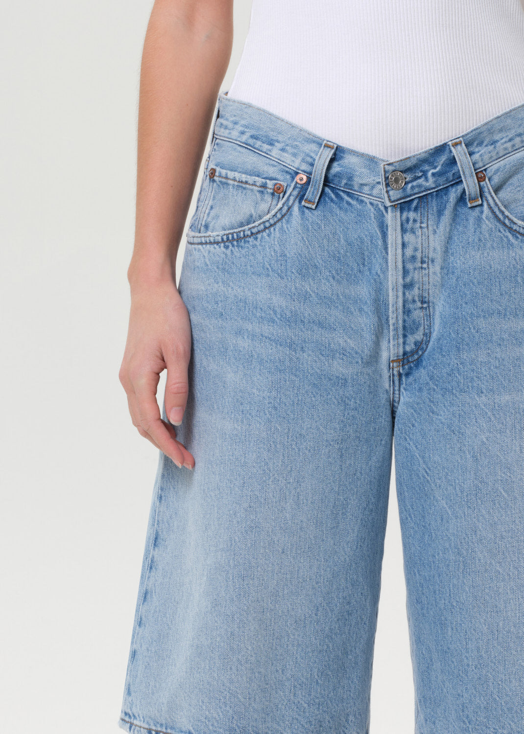 Baggy V-Short in Prevail