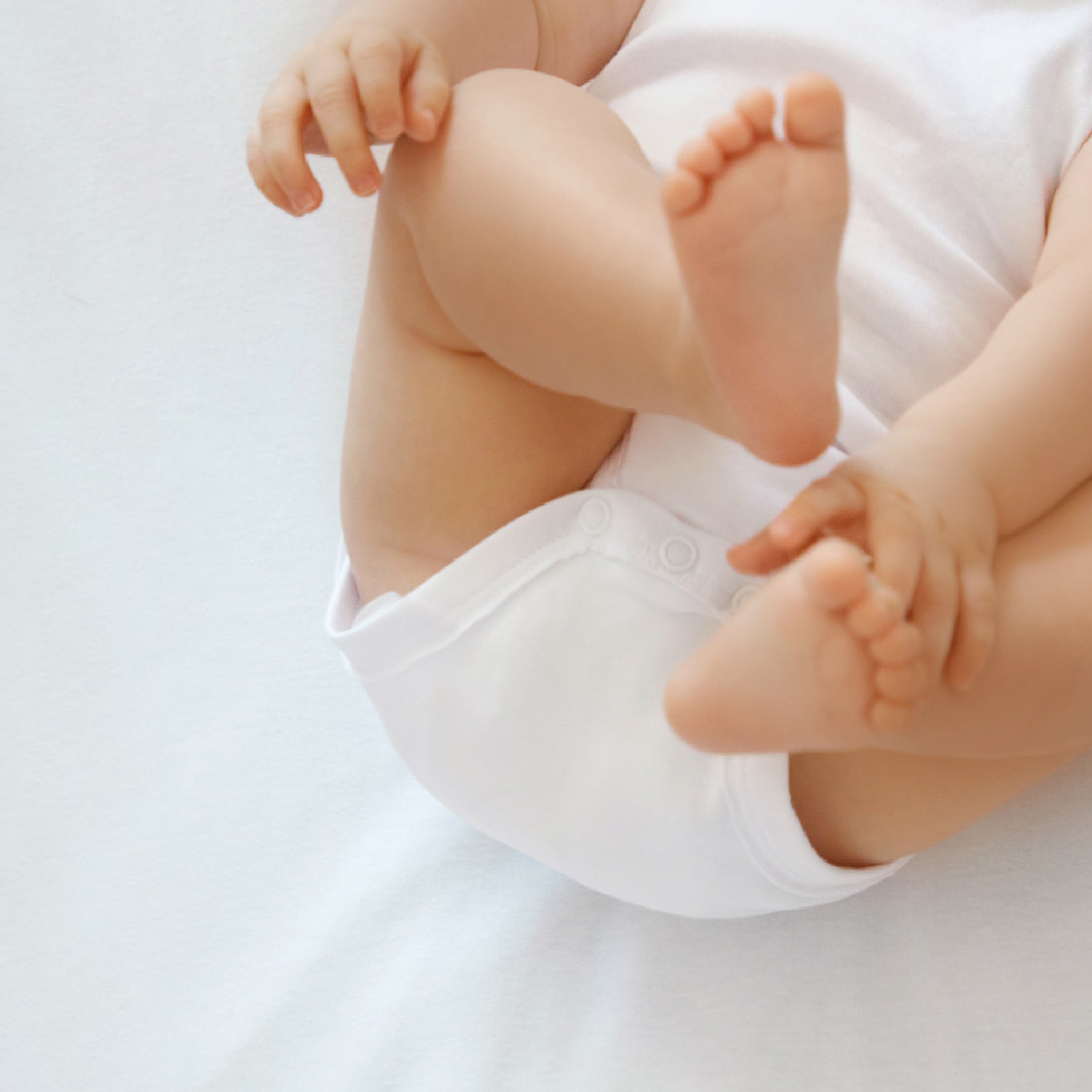 20-Pack Organic Cotton Short Sleeve Bodysuit & Sock Bundle