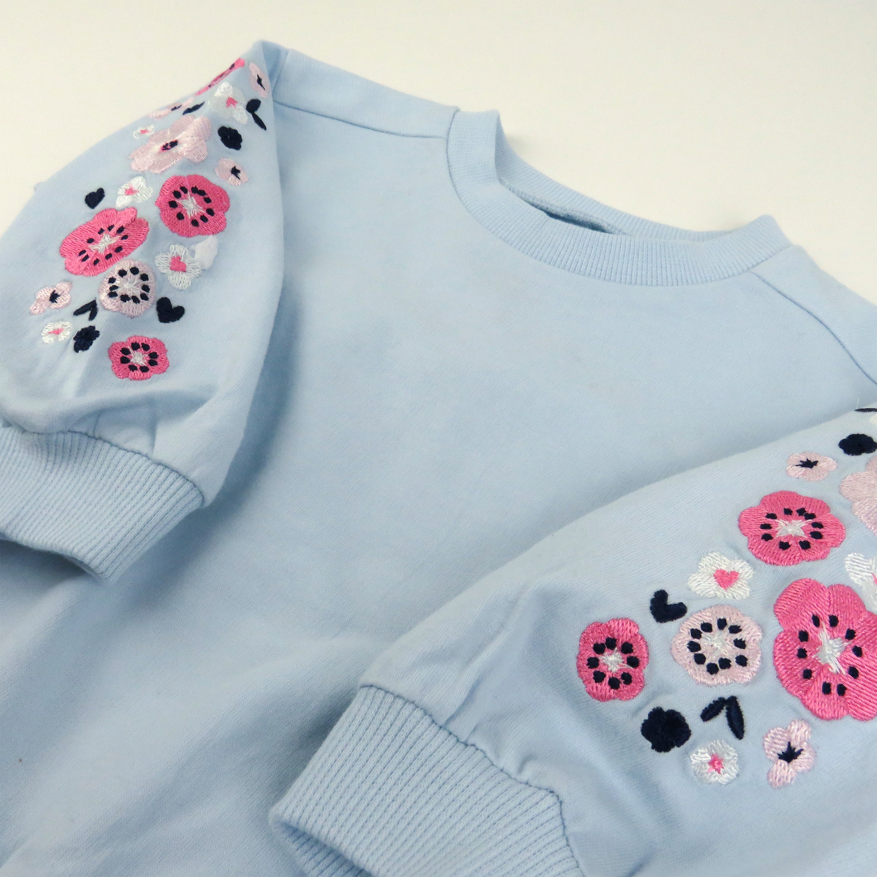 2-Piece Cozy Sweatsuit with Embroidered Sleeve